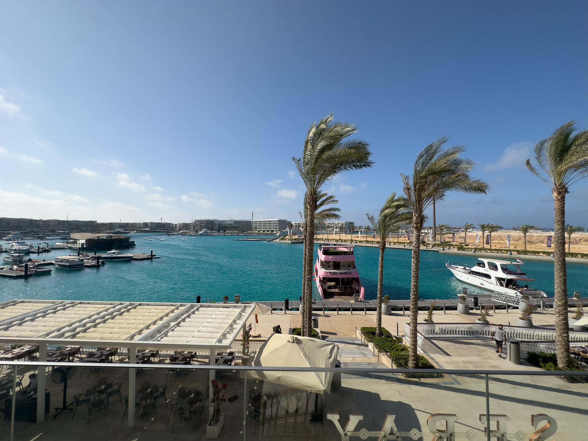 Serene 3BR Chalet – Sea View – Marassi
