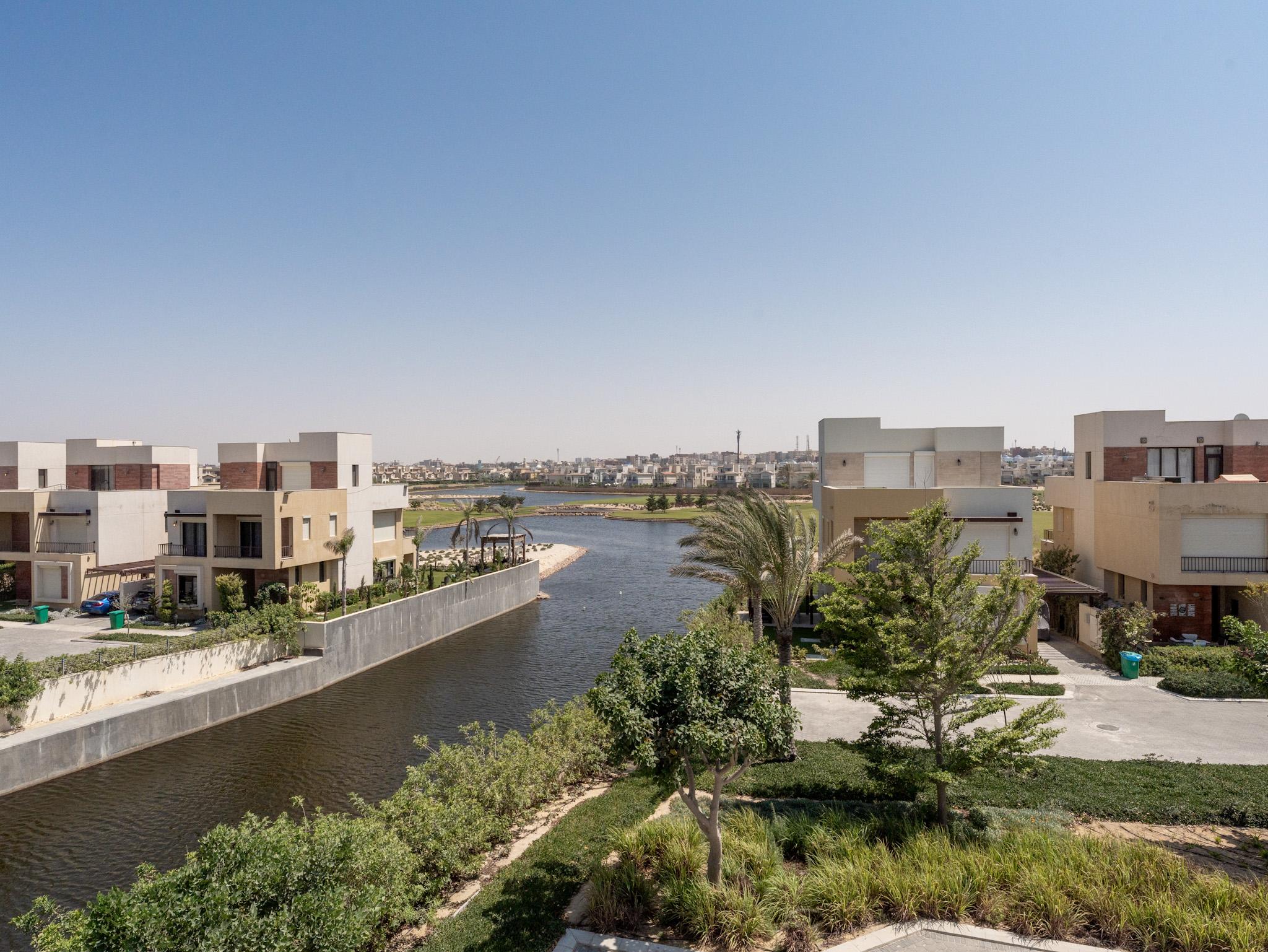 Warm 4BR Villa – Garden View – Marassi